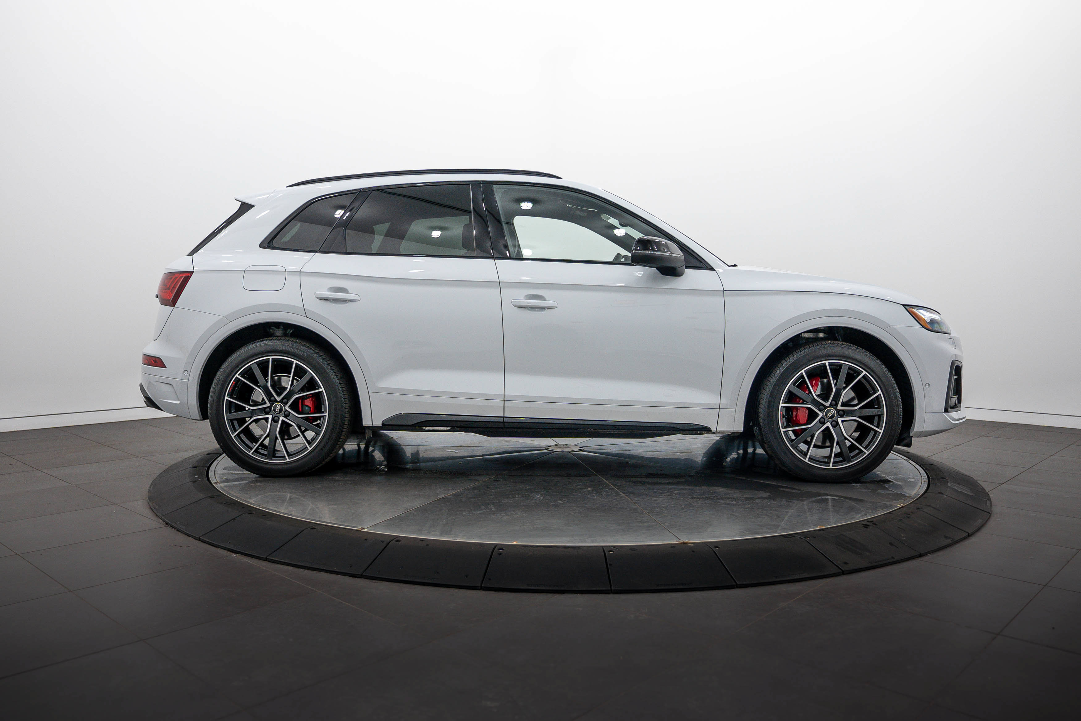 Certified 2023 Audi SQ5 Prestige AWD/4WD image 3