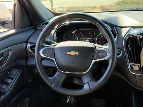 Used 2023 Chevrolet Traverse LT image 13