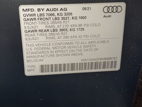 Used 2022 Audi e-tron Premium Plus w/ Premium Plus Package image 27