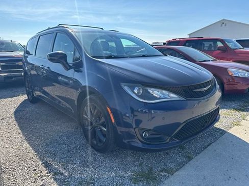 Used 2019 Chrysler Pacifica Limited w/ Advanced Safetytec Group FWD image 12