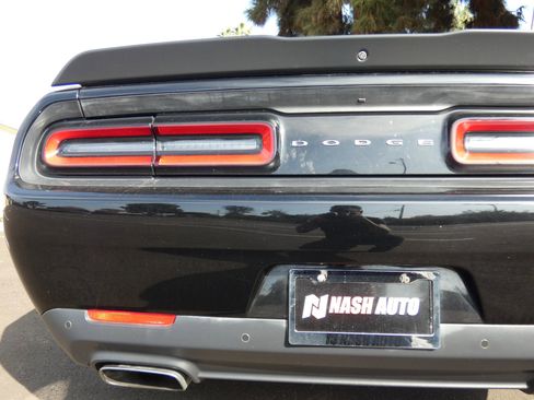 Used 2017 Dodge Challenger R/T Scat Pack w/ Dynamics Package image 11