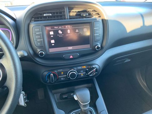 Used 2025 Kia Soul LX w/ LX Technology Package image 18