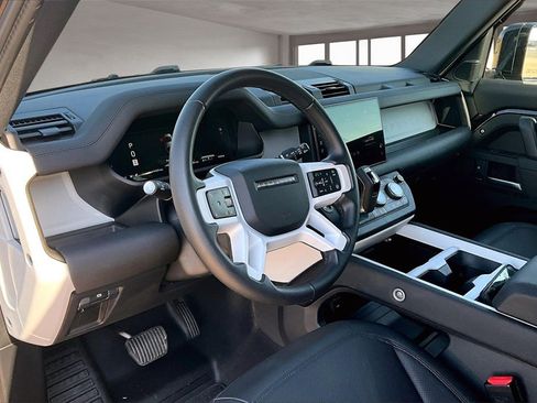 Used 2025 Land Rover Defender 110 S image 13