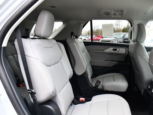 Used 2026 Ford Explorer Active w/ Active Comfort Package image 17