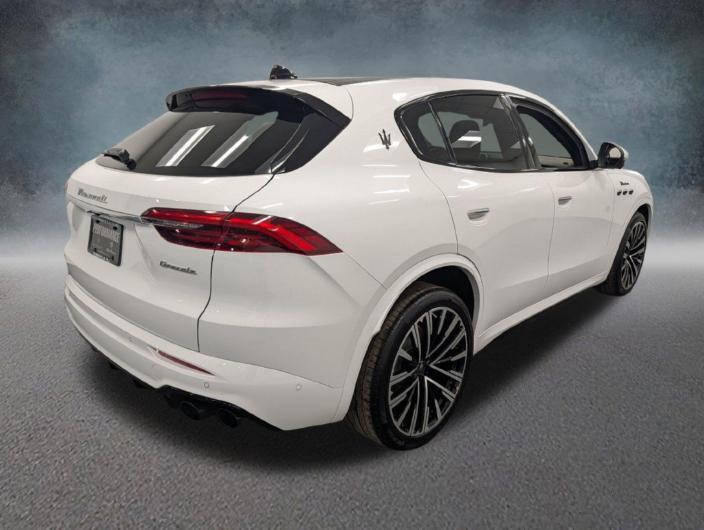 Used 2023 Maserati Grecale Modena AWD/4WD image 4