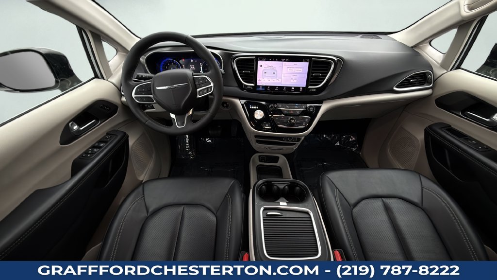Used 2024 Chrysler Pacifica Touring-L FWD image 14