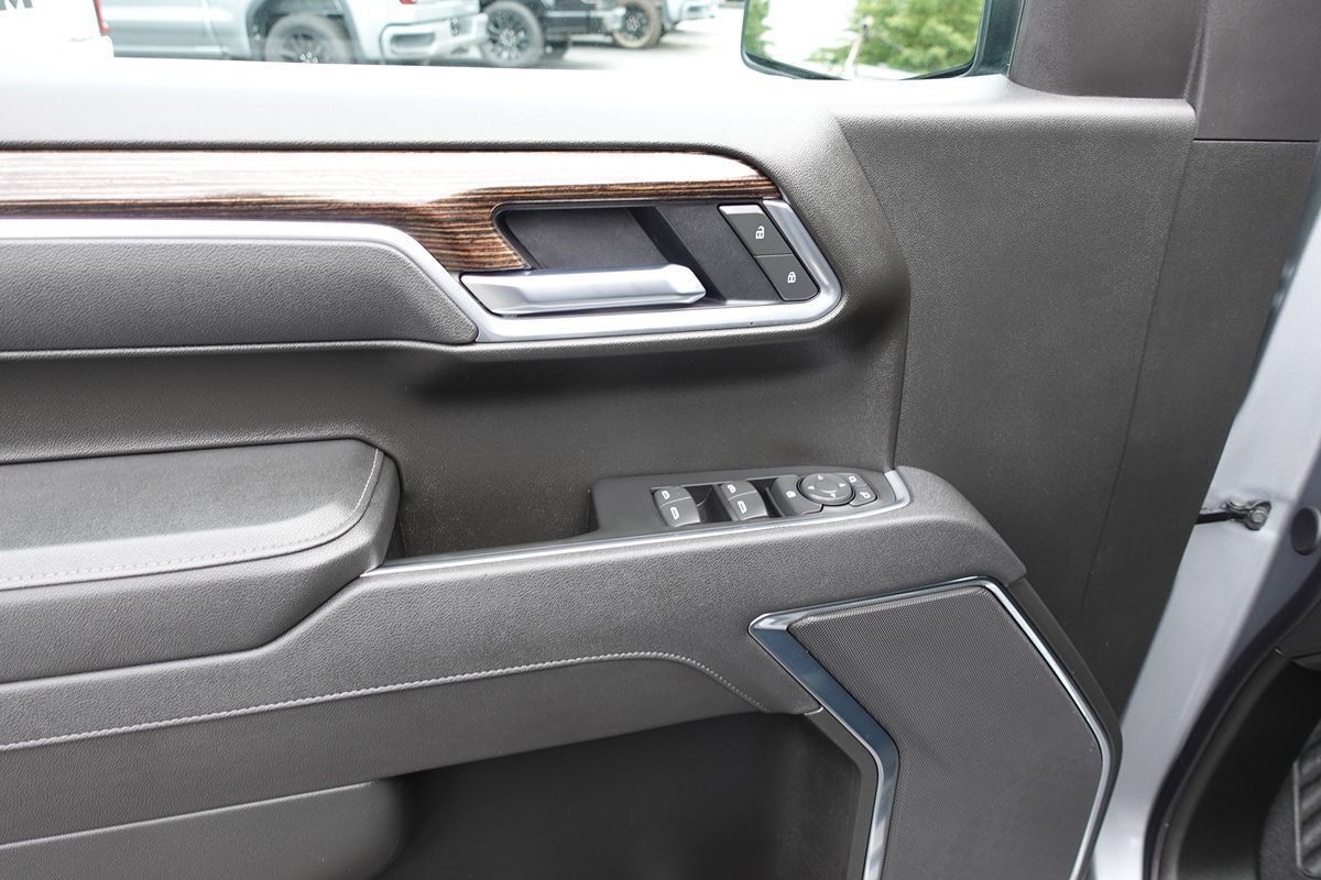 Used 2025 GMC Sierra 1500 Elevation AWD/4WD image 17
