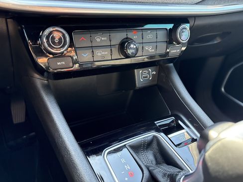 Certified 2025 Jeep Compass Latitude image 29