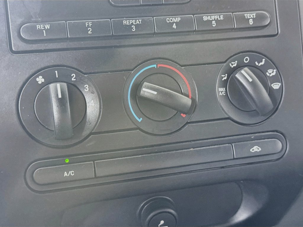 Used 2004 Ford F150 XLT RWD image 15