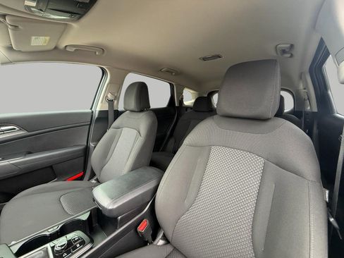 Certified 2025 Kia Sportage LX image 40