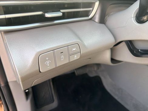 Used 2023 Hyundai Elantra SE FWD image 11