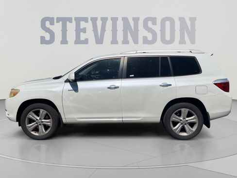 Used 2009 Toyota Highlander Limited w/ Extra Value Pkg 8 AWD/4WD image 2