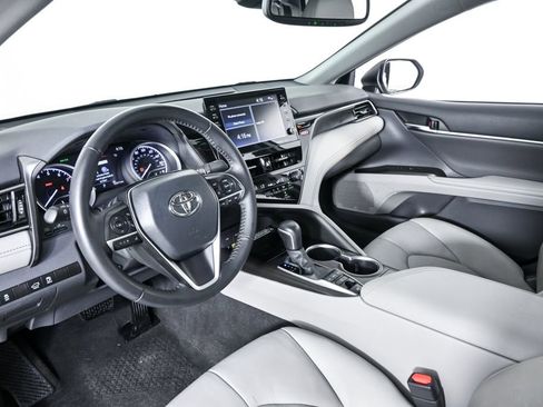 Used 2021 Toyota Camry XLE image 5