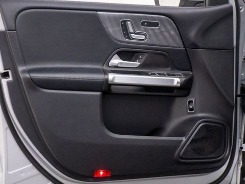 Used 2021 Mercedes-Benz GLB 250 4MATIC w/ Premium Package image 14