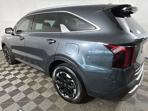 Used 2025 Kia Sorento S w/ Panoramic Sunroof Package AWD/4WD image 5