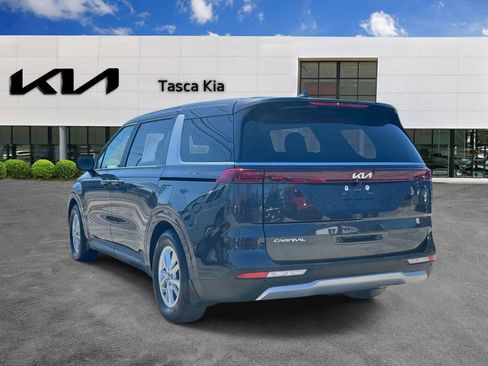 Used 2024 Kia Carnival LX FWD image 6