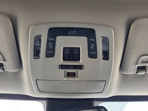 Used 2025 Toyota Sienna XLE AWD/4WD image 20
