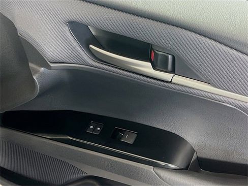 Used 2025 Toyota Camry SE image 31