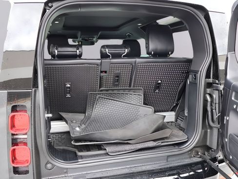 Used 2022 Land Rover Defender 90 X-Dynamic S AWD/4WD image 15