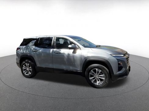 Used 2025 Chevrolet Equinox LT image 2