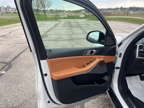 Used 2021 BMW X5 xDrive40i w/ Premium Package image 10