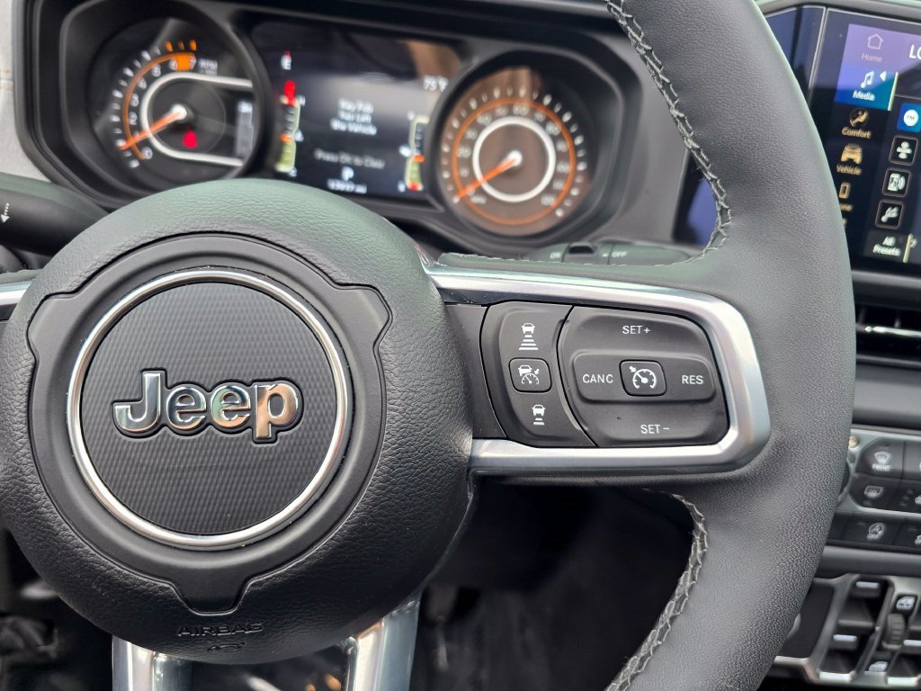 Used 2026 Jeep Wrangler Unlimited Sahara AWD/4WD image 20