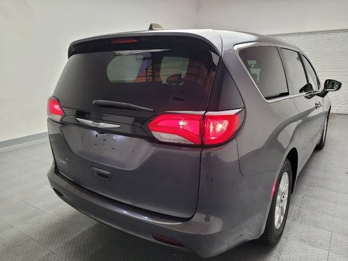 Used 2023 Chrysler Voyager LX FWD image 7