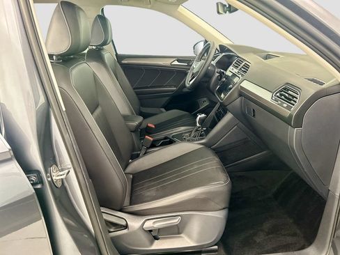 Used 2024 Volkswagen Tiguan SE FWD image 18