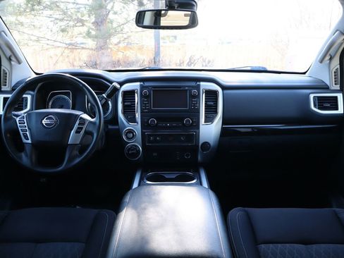Used 2017 Nissan Titan SV image 17