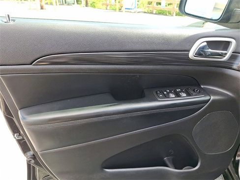 Used 2021 Jeep Grand Cherokee Laredo X image 22