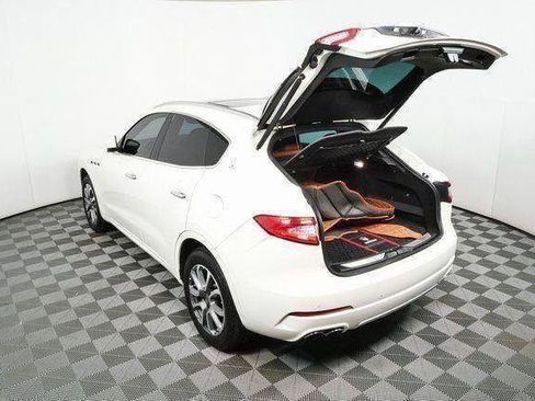Used 2017 Maserati Levante w/ Luxury Package AWD/4WD image 30