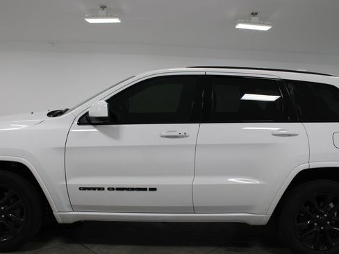 Used 2022 Jeep Grand Cherokee Laredo X AWD/4WD image 6