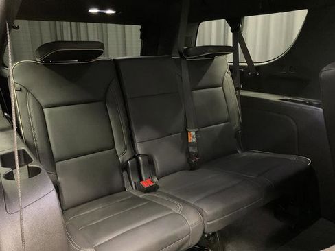 Used 2025 Chevrolet Suburban Premier AWD/4WD image 17