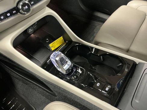 Certified 2023 Volvo XC40 B5 Plus w/ Protection Package Premier AWD/4WD image 25