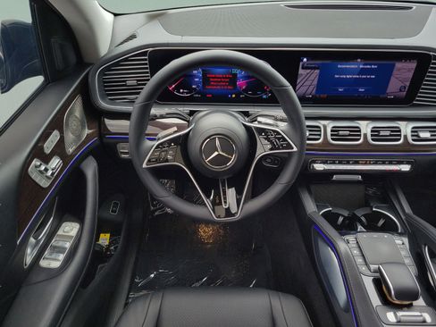 Used 2024 Mercedes-Benz GLS 450 4MATIC image 14