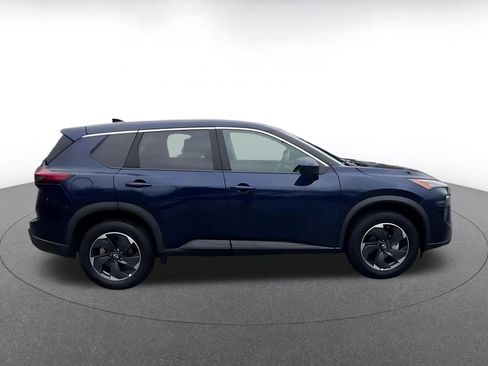 Used 2025 Nissan Rogue SV AWD/4WD image 16