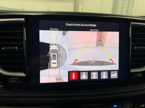 New 2026 Chrysler Pacifica Select AWD/4WD image 16