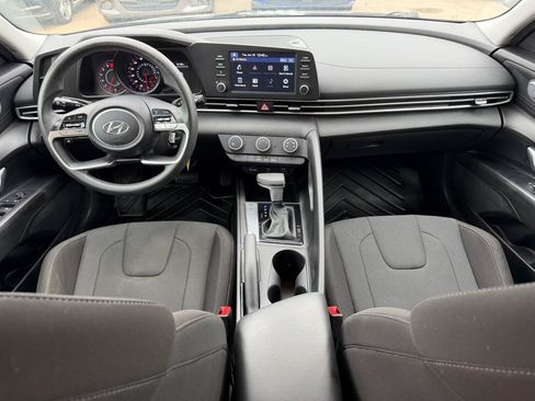 Used 2023 Hyundai Elantra SE FWD image 19