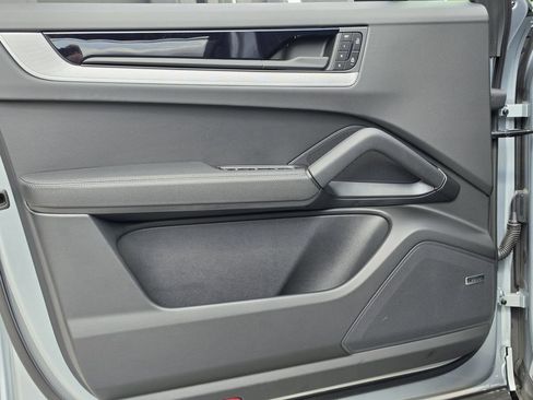 Certified 2026 Porsche Cayenne E-Hybrid AWD/4WD image 13