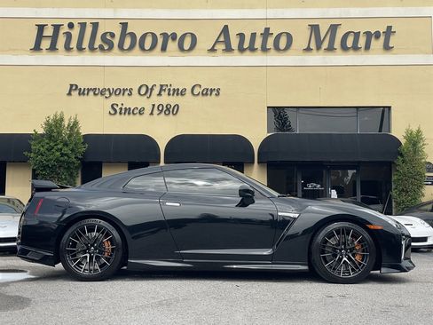 Used 2020 Nissan GT-R Premium w/ Premium Interior Package AWD/4WD image 5