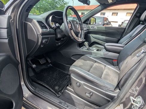 Used 2021 Jeep Grand Cherokee Laredo X image 12