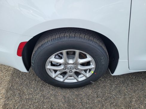 New 2026 Chrysler Voyager LX image 10