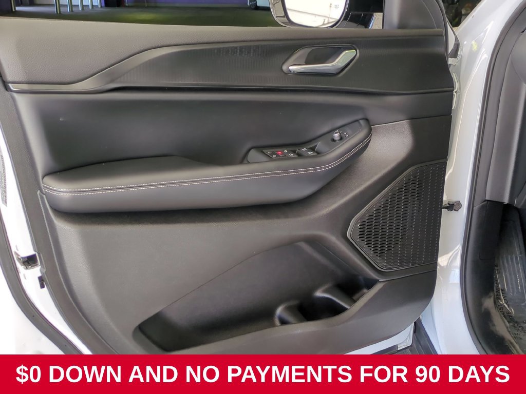 Used 2025 Jeep Grand Cherokee Altitude AWD/4WD image 9