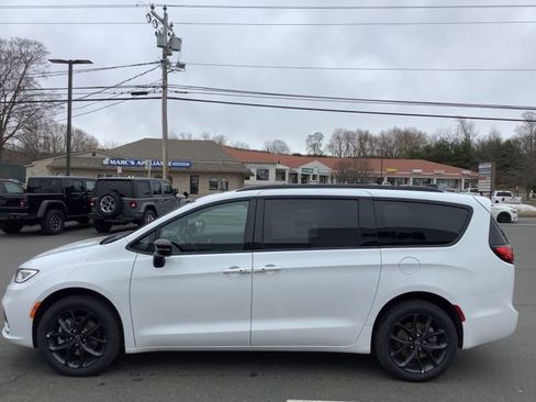 New 2026 Chrysler Pacifica Select image 5