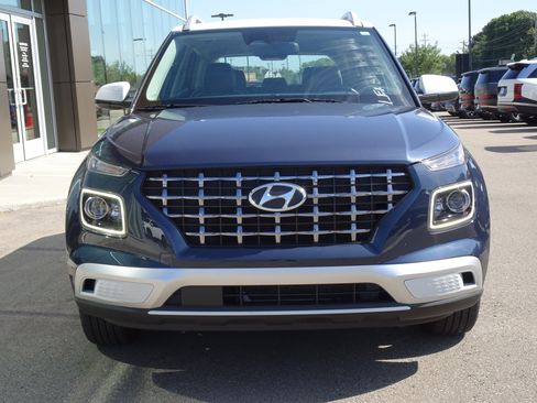 Used 2023 Hyundai Venue Limited FWD image 7