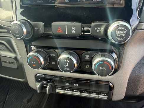 Used 2024 RAM 3500 Tradesman w/ Chrome Appearance Group image 26