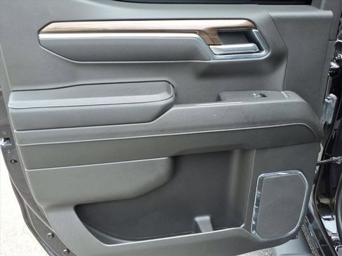 Used 2025 Chevrolet Silverado 1500 LT Trail Boss w/ Convenience Package II AWD/4WD image 19
