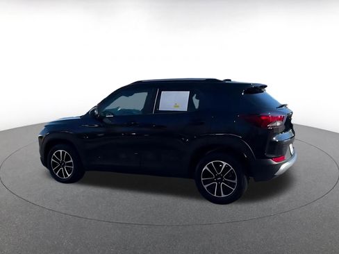 Used 2025 Chevrolet TrailBlazer LT image 9
