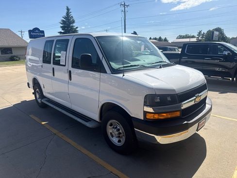 Used 2025 Chevrolet Express 2500 w/ Driver Convenience Package RWD image 7
