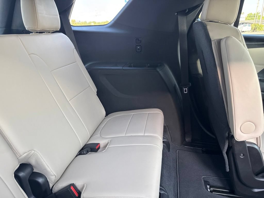 Used 2023 Chevrolet Traverse LT w/ LT Premium Package AWD/4WD image 17